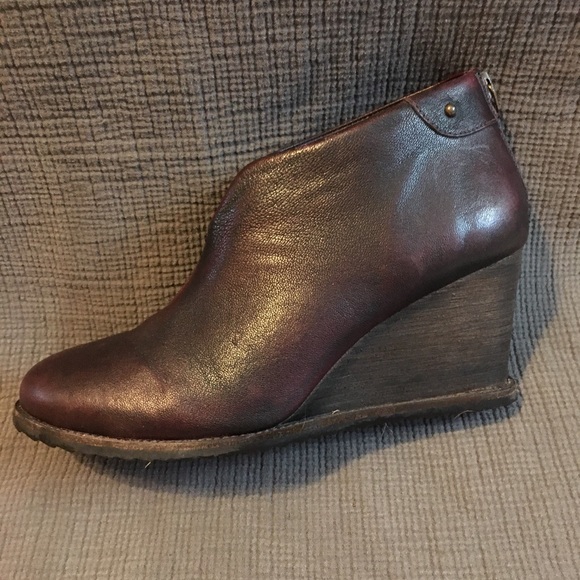 trask tenley wedge bootie